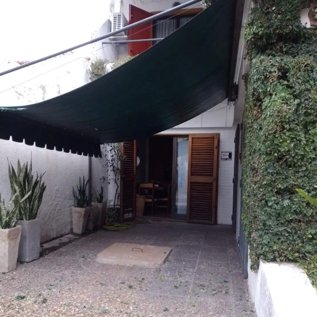 CASA CON CONSULTORIO/OFICINA EN UBICACIÓN ESTRATÉGICA 3