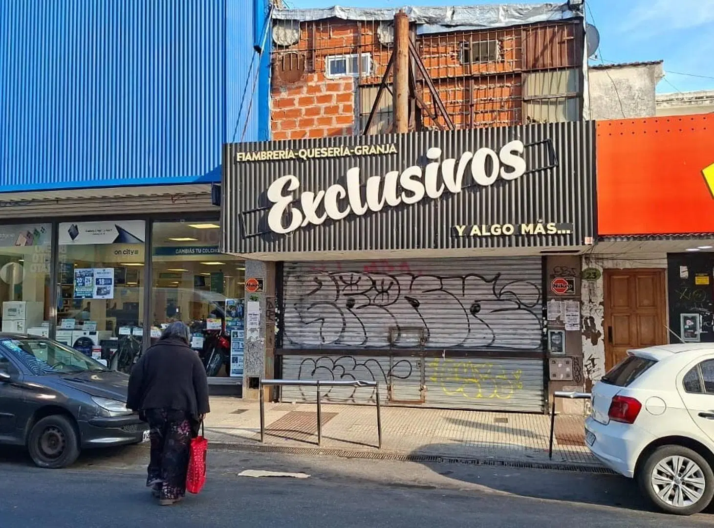 LOCAL COMERCIAL MORON CENTRO A 50 MTS ESTACION FF.CC 3