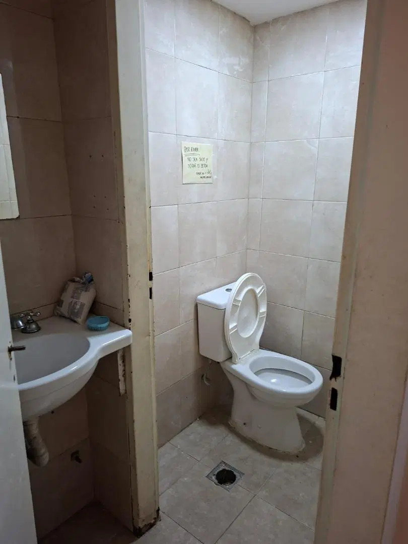 LOCAL COMERCIAL MORON CENTRO A 50 MTS ESTACION FF.CC 2