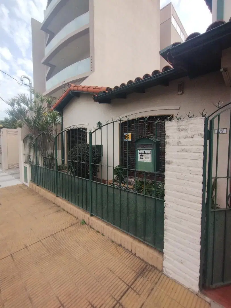 CHALET DE ESTILO BARRIO GÛEMES 2