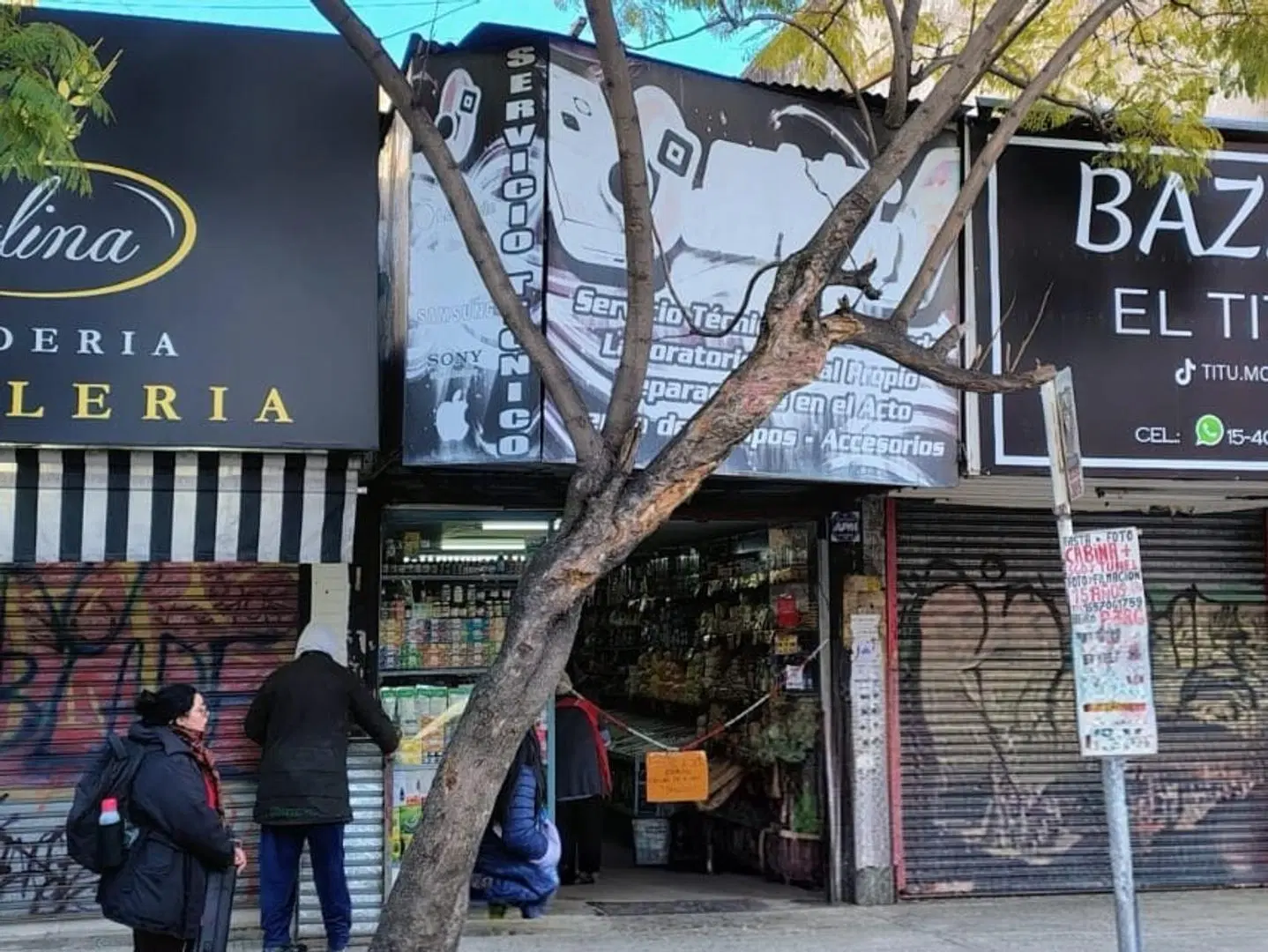 AMPLIO LOCAL COMERCIAL EN VENTA MORON NORTE 50 MTS FF.CC 3