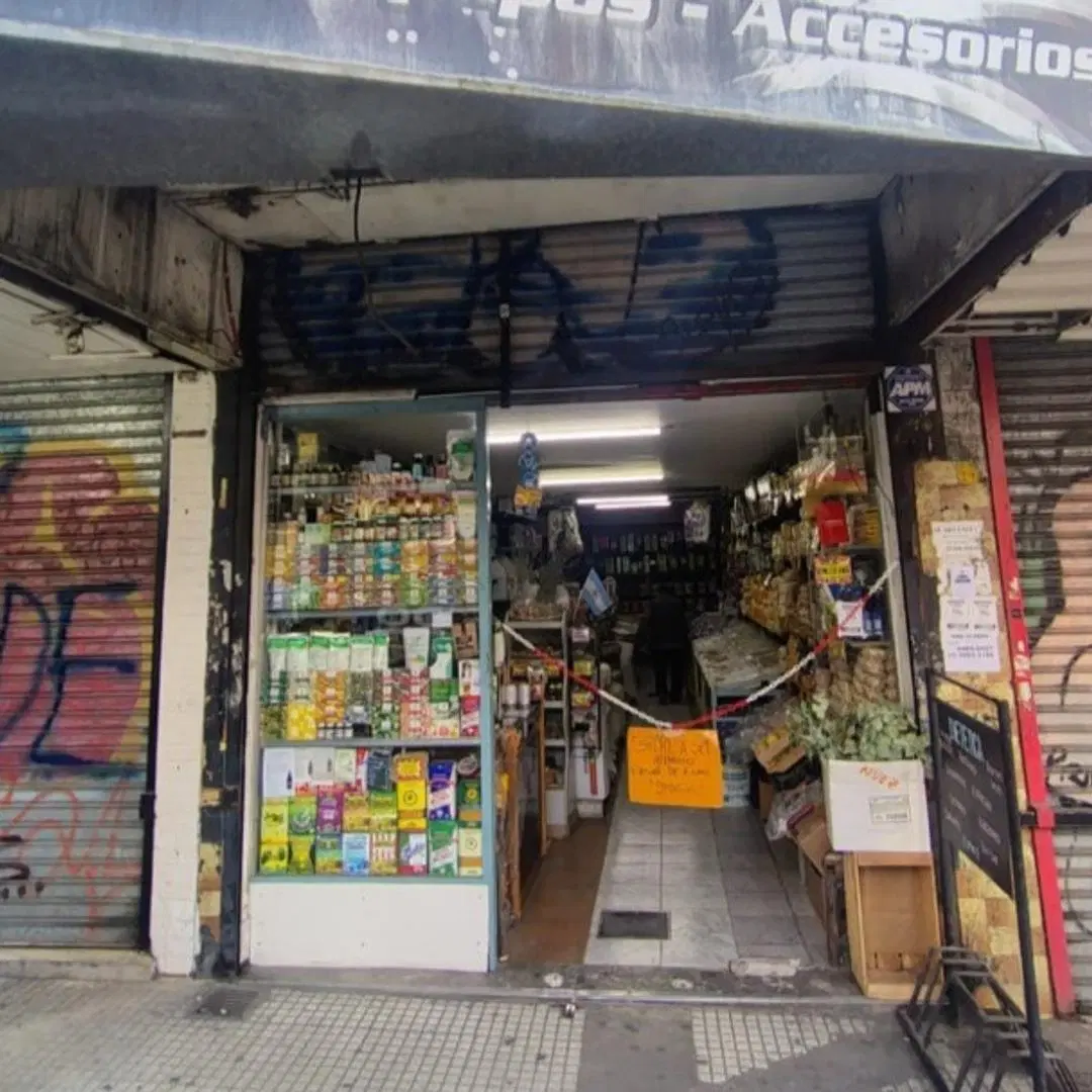 AMPLIO LOCAL COMERCIAL EN VENTA MORON NORTE 50 MTS FF.CC 2