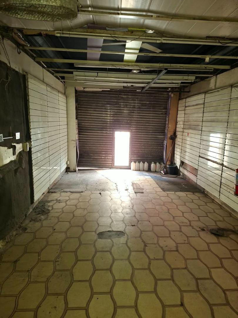 Foto de LOCAL COMERCIAL MORON CENTRO SOBRE AV. RIVADAVIA, imagen 2