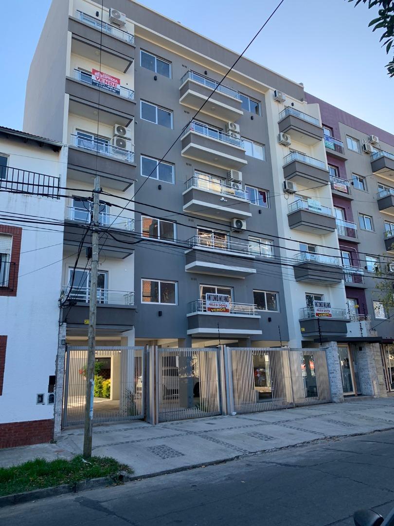 Foto de DEPARTAMENTO DE DOS AMBIENTES CALLE MOPRENO AL 900 MORON, imagen 1
