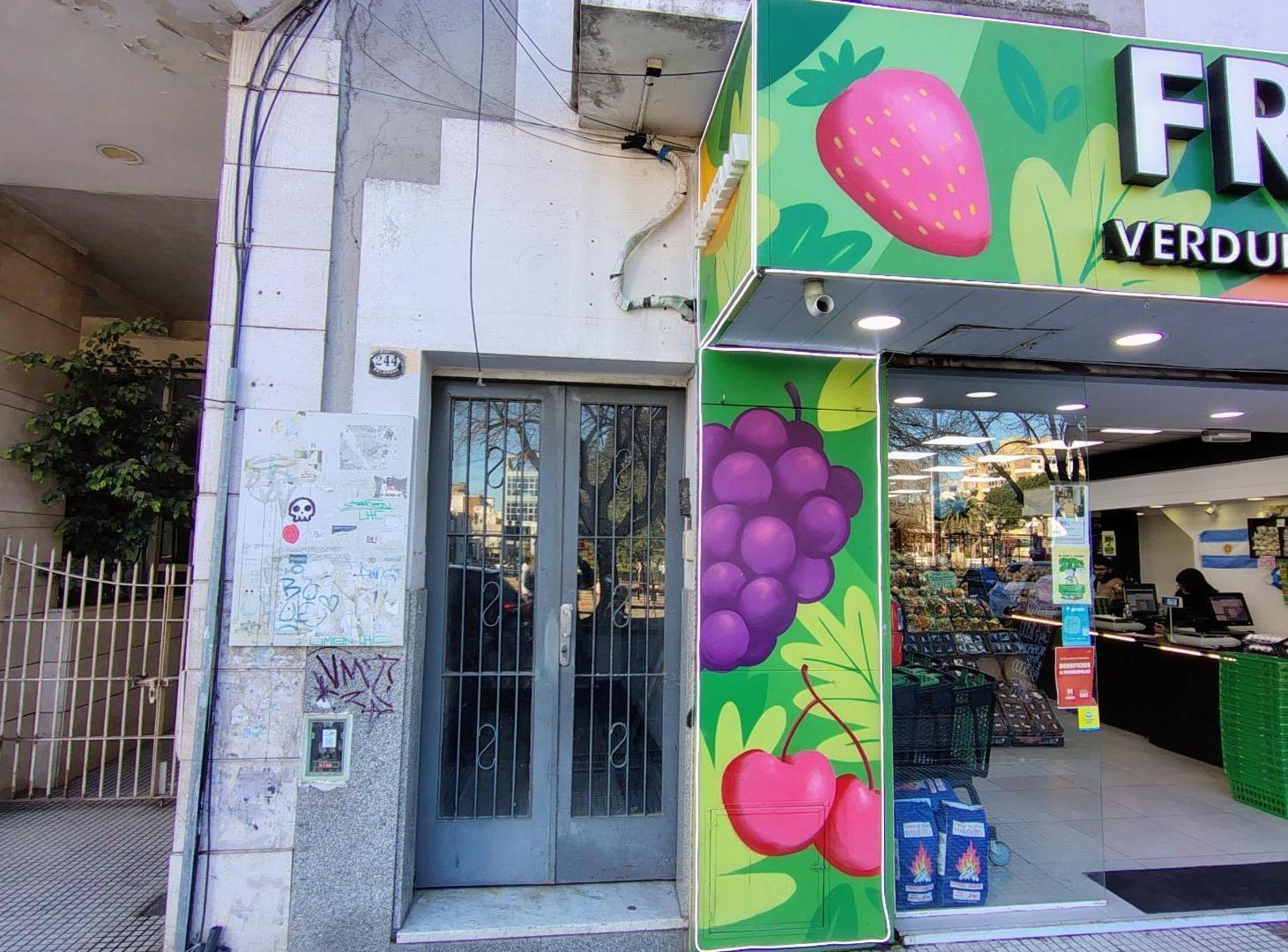 Foto de AMPLIO PH MORON CENTRO FRANTE PLAZA SAN MARTIN, imagen 4