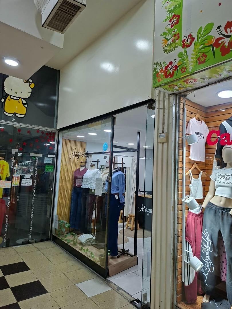 Foto de LOCAL COMERCIAL MORON CENTRO EN GALERIA CENTRO, imagen 4