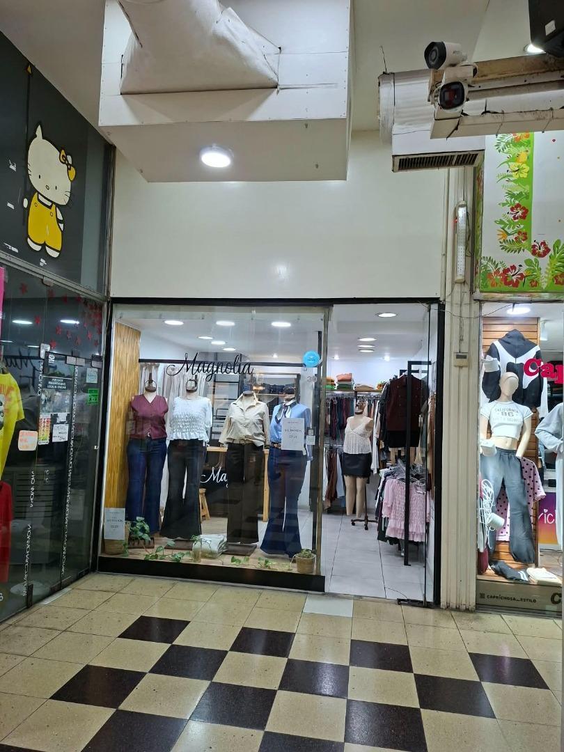 Foto de LOCAL COMERCIAL MORON CENTRO EN GALERIA CENTRO, imagen 3