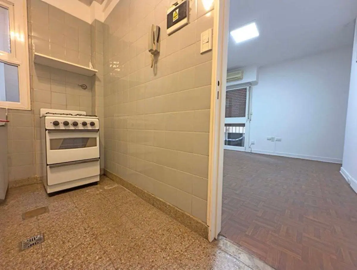 Departamento en alquiler - 2 amb - Interno - A pasos de Metrobus y Subte linea D 5