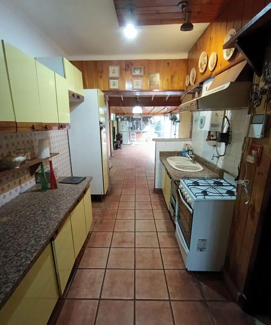 Chalet 4 dormitorios lote de 7x30 mts. 4