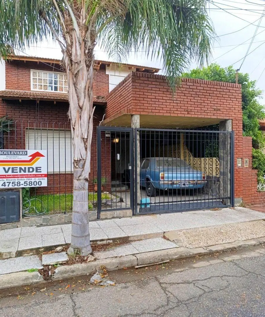 Chalet 4 dormitorios lote de 7x30 mts. 2