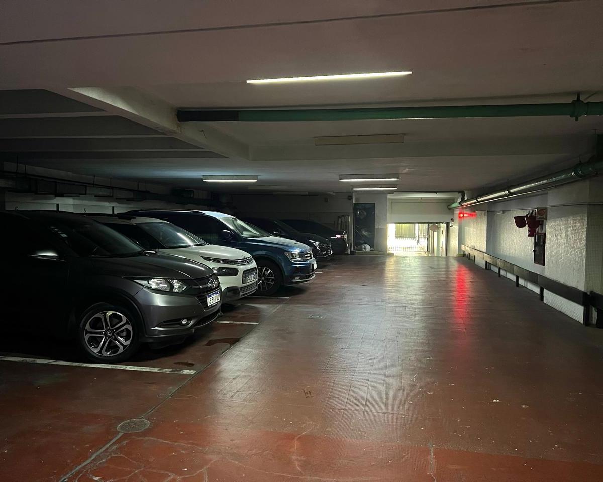 Oficina en Microcentro con 4 Cocheras Fijas 4