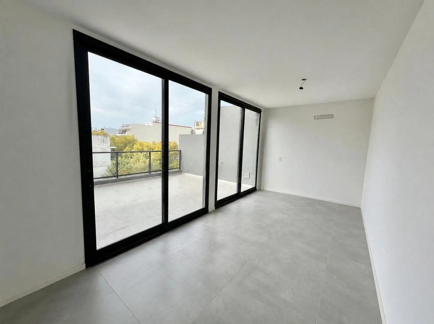 Monoambiente a estrenar + SUM, terraza y parrilla – Villa del Parque 2