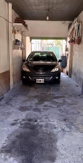 Amplia casa con galpón en WILDE - APTO VIVIENDA Y PROFESIONAL. 3