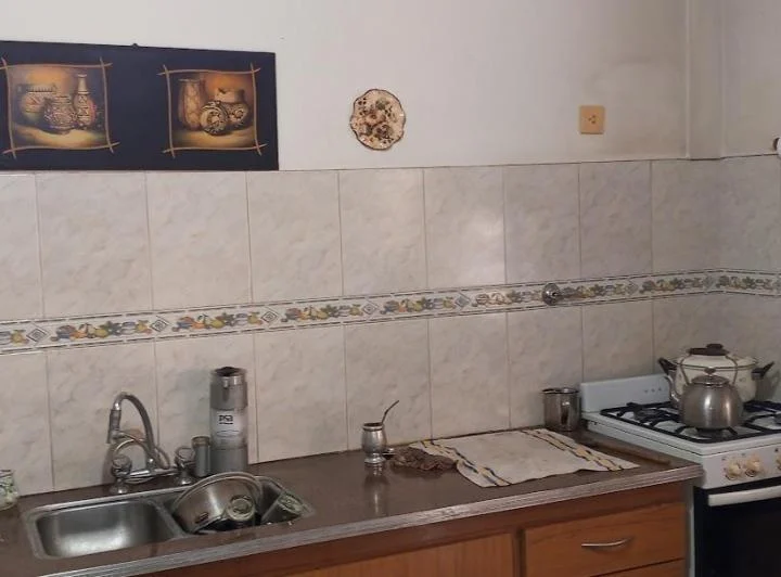 Amplia casa con galpón en WILDE - APTO VIVIENDA Y PROFESIONAL. 2