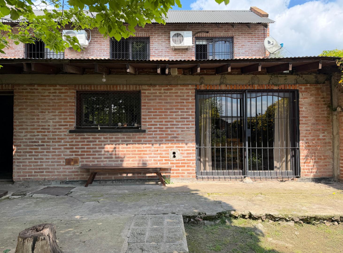 Foto de CASA TIPO CHALET DE DOS PLANTAS- ESQUIU 355 MONTE GRANDE., imagen 1