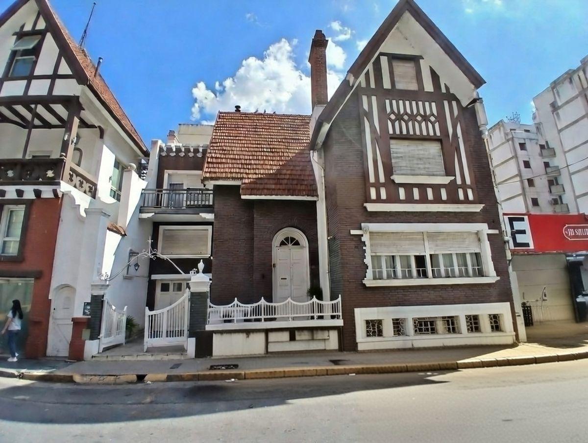 Se Vende Casa Ideal Oficinas o Comercio en Obispo Oro & Chacabuco