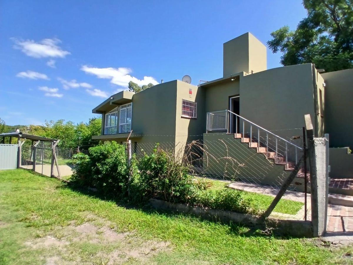 Se vende casa de 3 dormitorios mas depto de 1 dormitorio en Salsipuedes en un lote de 1300