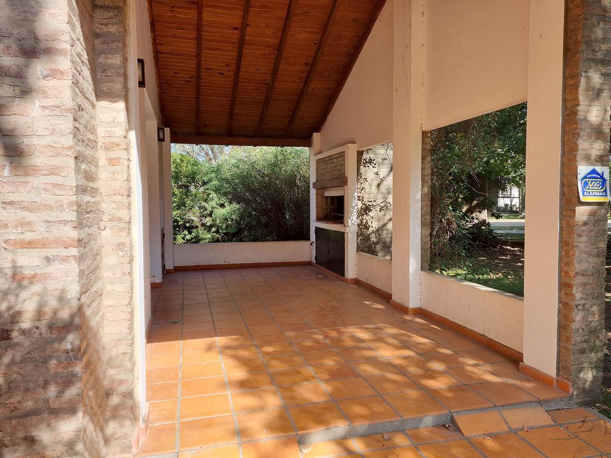 Casa Excelente Ubicación en Pueblo Esther 2