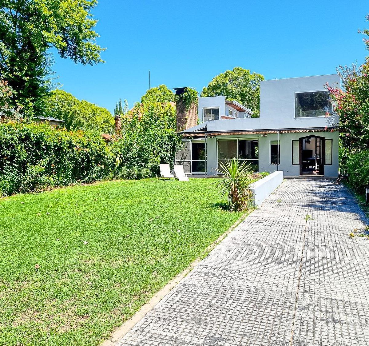 Casa 3 Dorm. en Country Ger 2