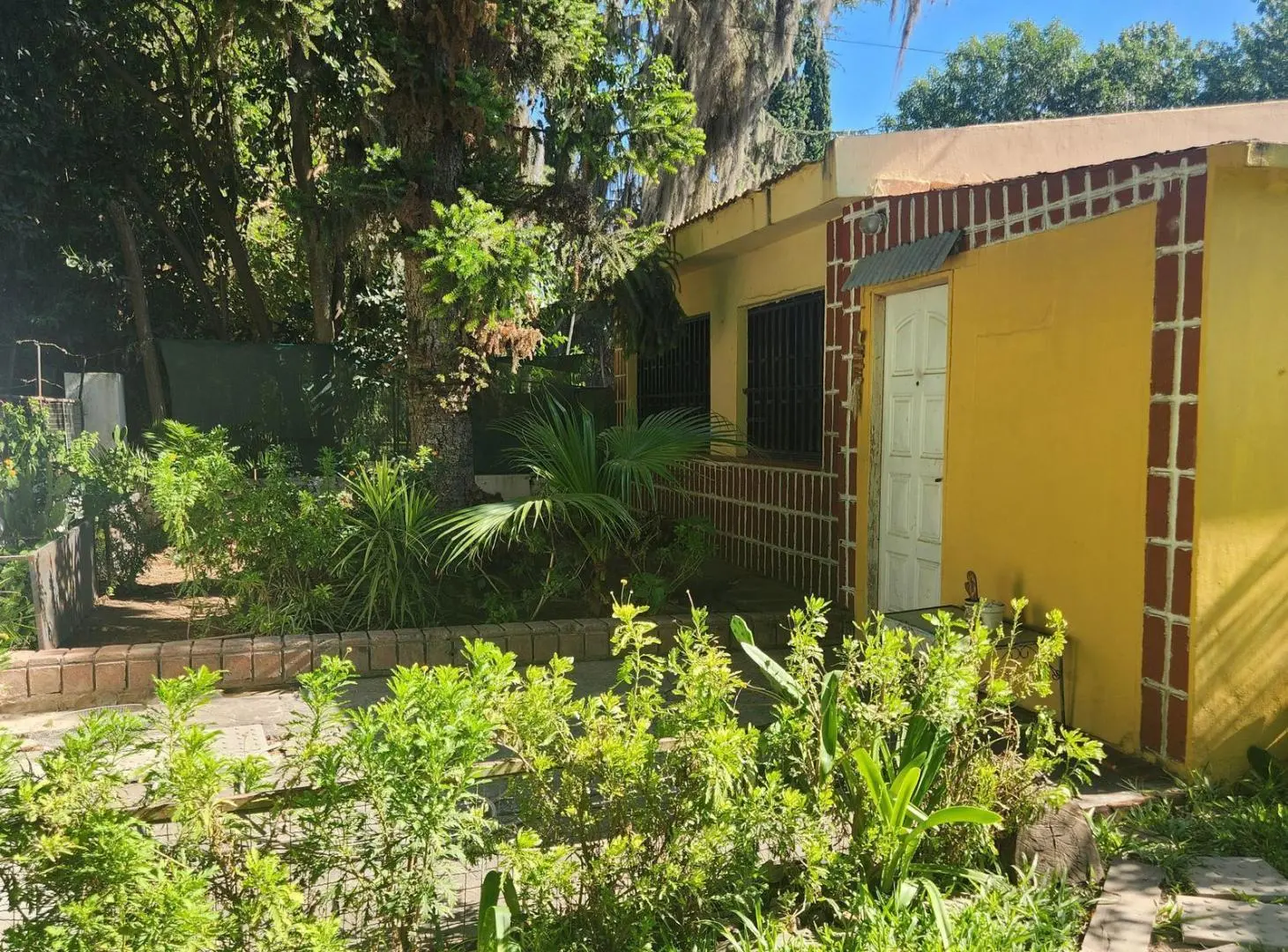 Casa con gran terreno y pileta a media cuadra de Gobernador Oroño – Riobamba 500, Pueblo Esther 3