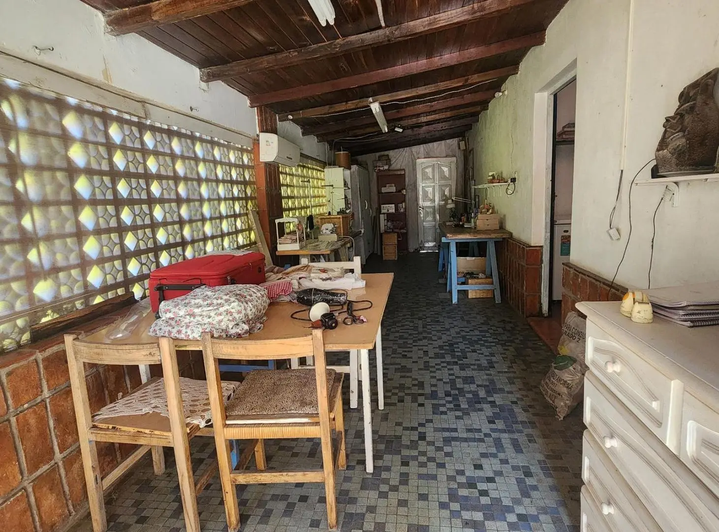 Casa con gran terreno y pileta a media cuadra de Gobernador Oroño – Riobamba 500, Pueblo Esther 4