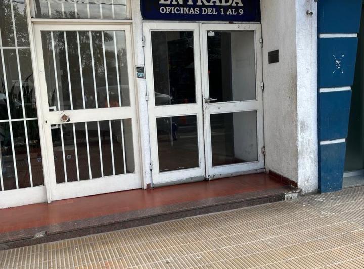 Oficina en alquiler frente a estación Burzaco 3