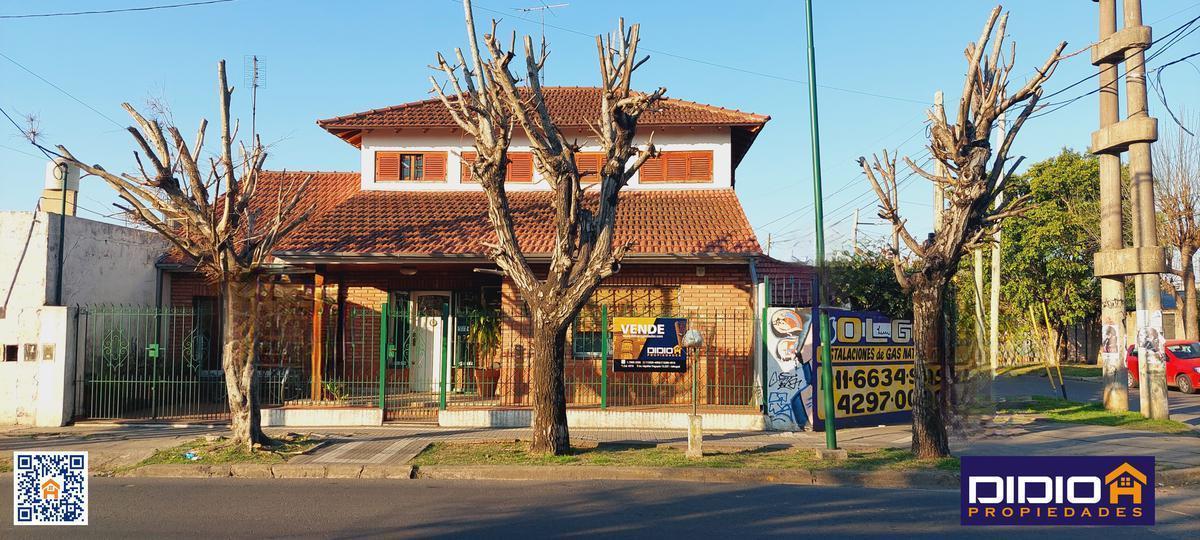 Casa venta Burzaco en esquina- APTA CREDITO- 3 AMB. Y PLAYROOM