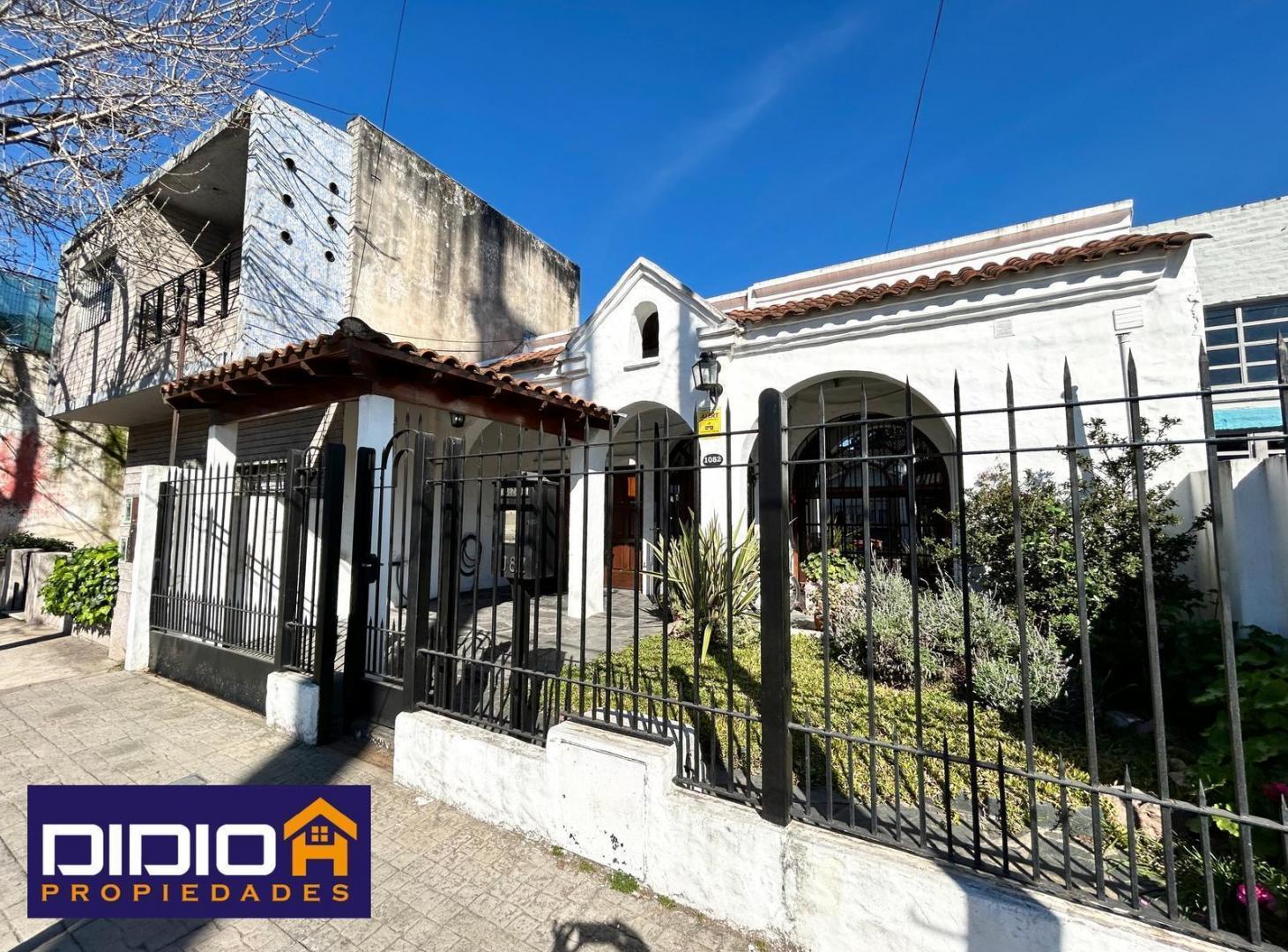 Casa en venta Burzaco con pileta!!!