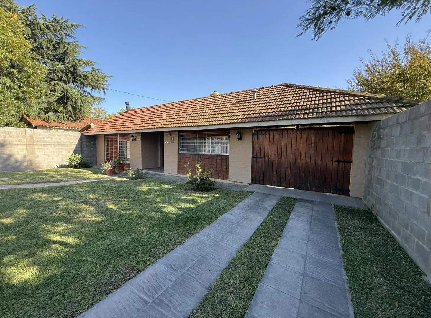 Casa en venta Burzaco 4 ambientes-APTO CREDITO- GRAN JARDIN 4