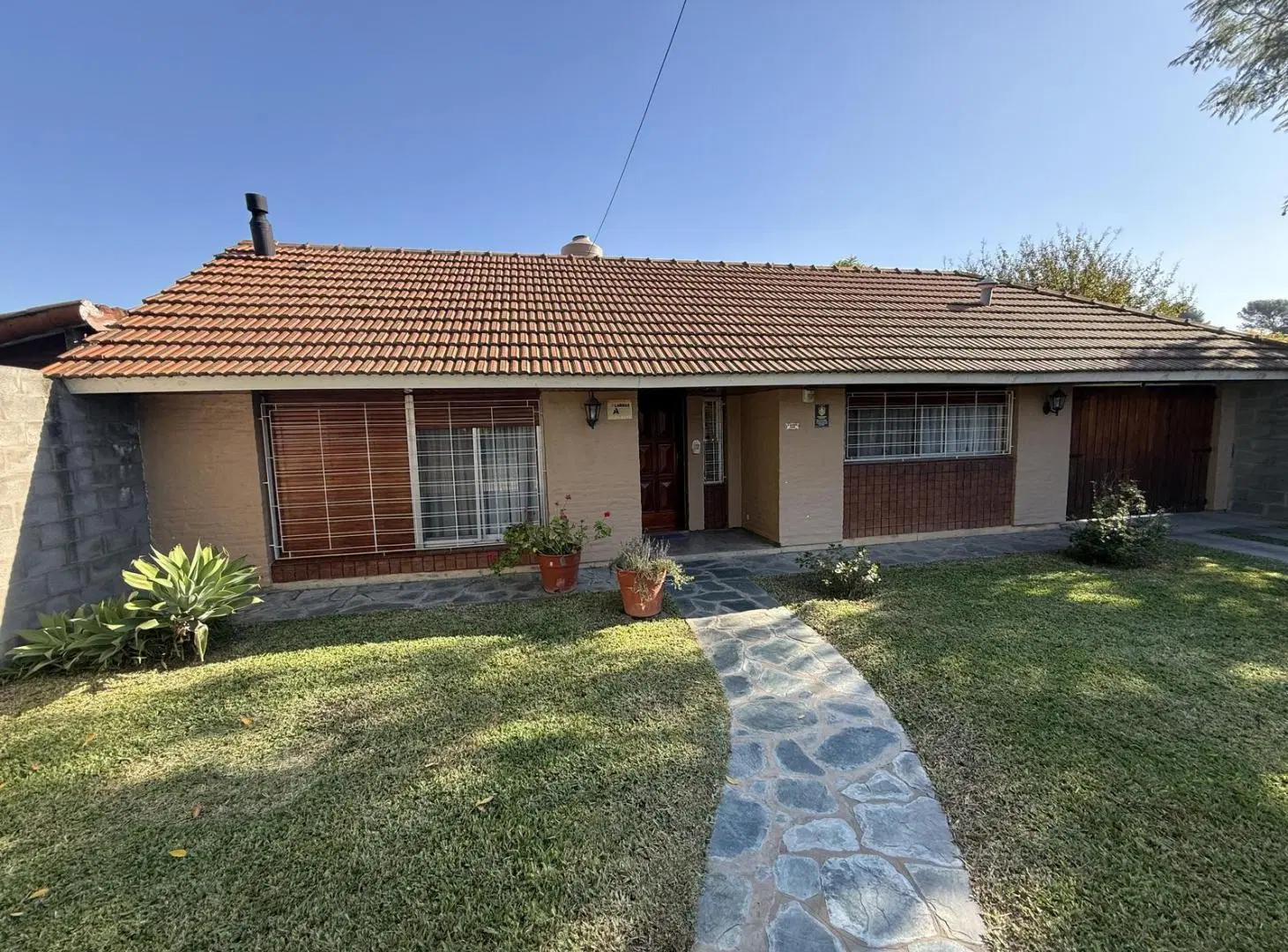 Casa en venta Burzaco 4 ambientes-APTO CREDITO- GRAN JARDIN 2