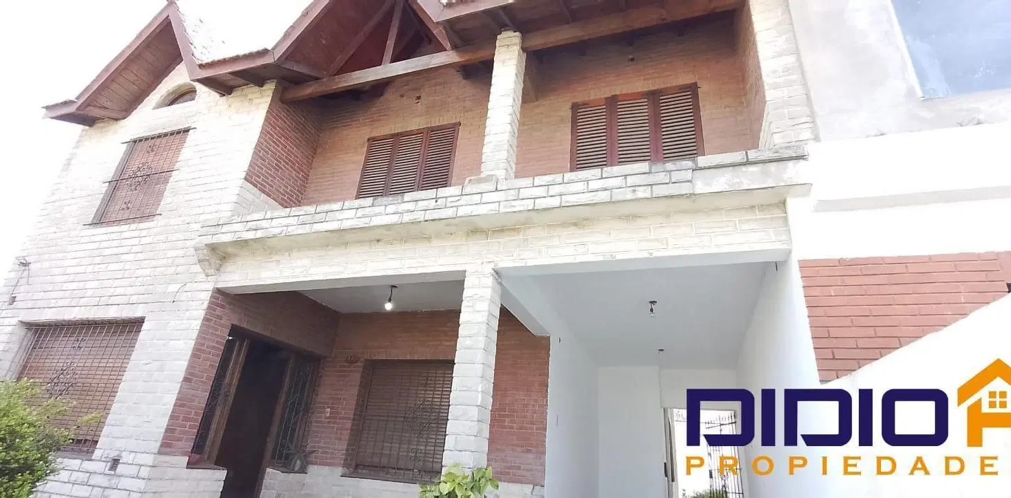 Casa en Adrogue, 5 dormitorios en alquiler 3