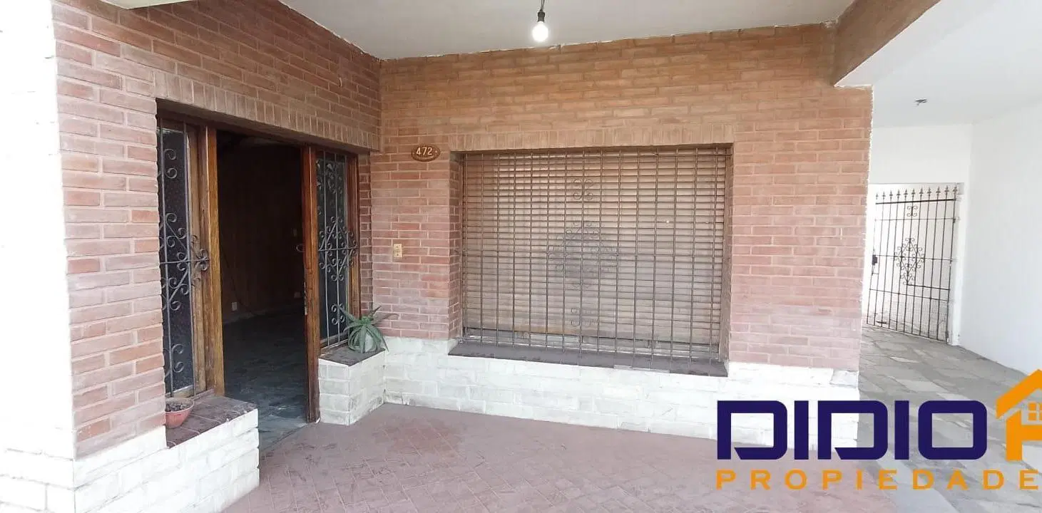 Casa en Adrogue, 5 dormitorios en alquiler 1