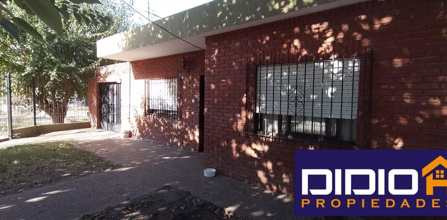 Foto de Casa venta Burzaco Corimayo- apta credito con pileta, imagen 4