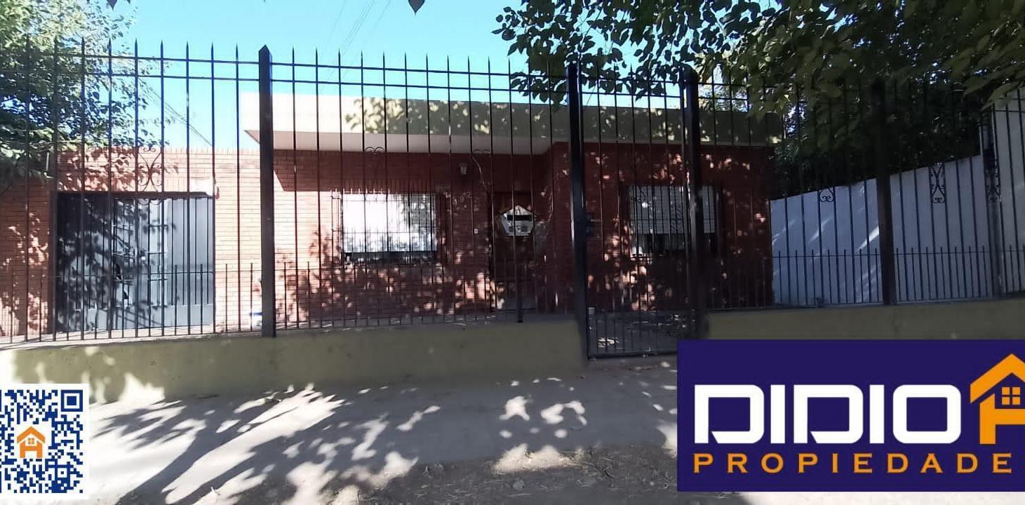 Foto de Casa venta Burzaco Corimayo- apta credito con pileta, imagen 2