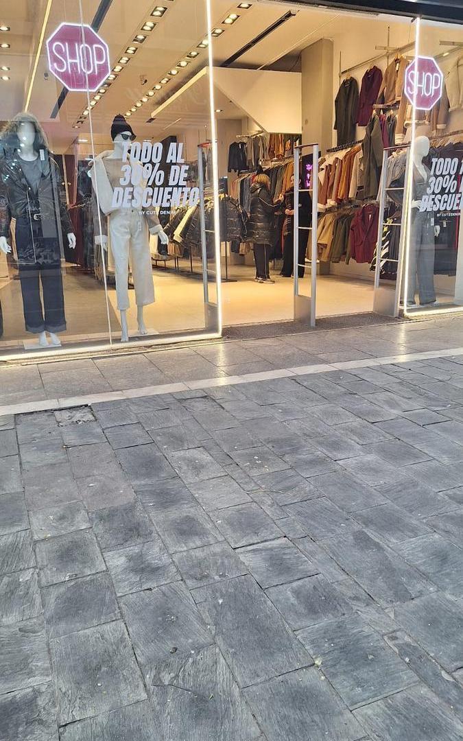 CENTRO - ALQUILER - IMPORTANTE LOCAL.