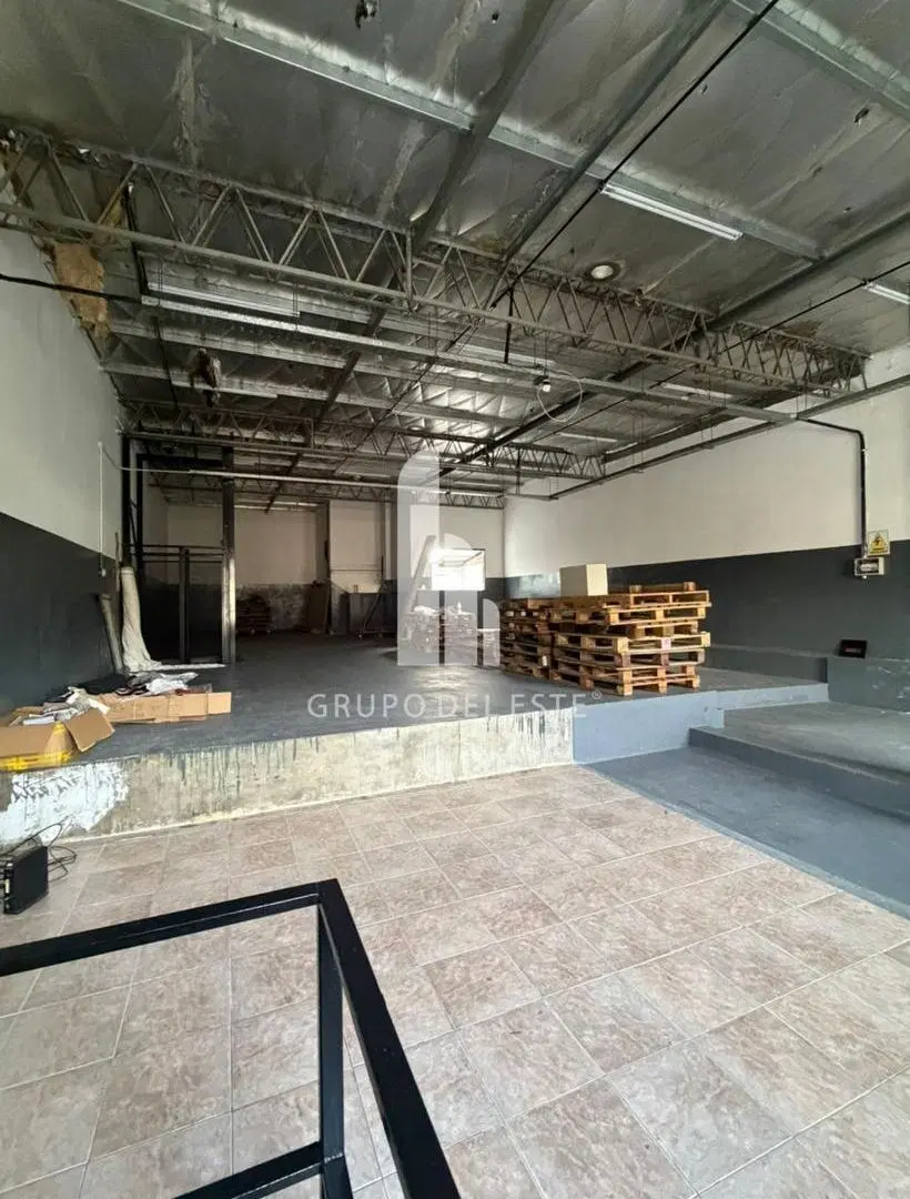 Depósito en Villa Gral. Mitre 3