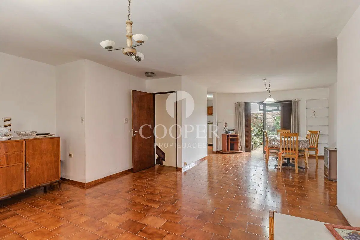 Casa + Depósito en venta con 3 dormitorios en Altos de General Paz 1