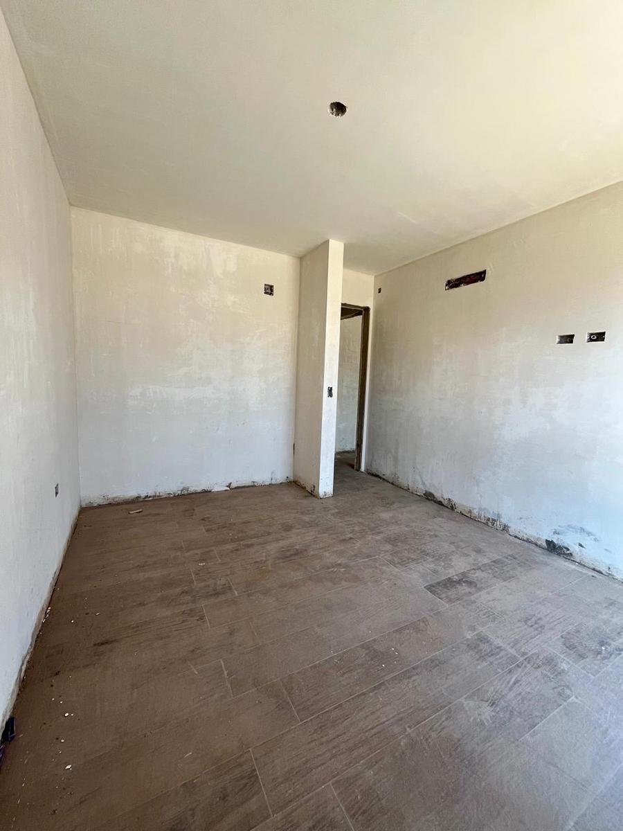 Dúplex en Venta de 2 Dorm., Housing Cerrado Frente a Claros del Bosque 1