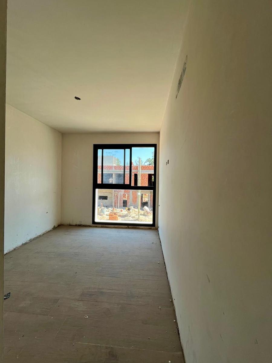 Dúplex en Venta de 2 Dorm., Housing Cerrado Frente a Claros del Bosque 2