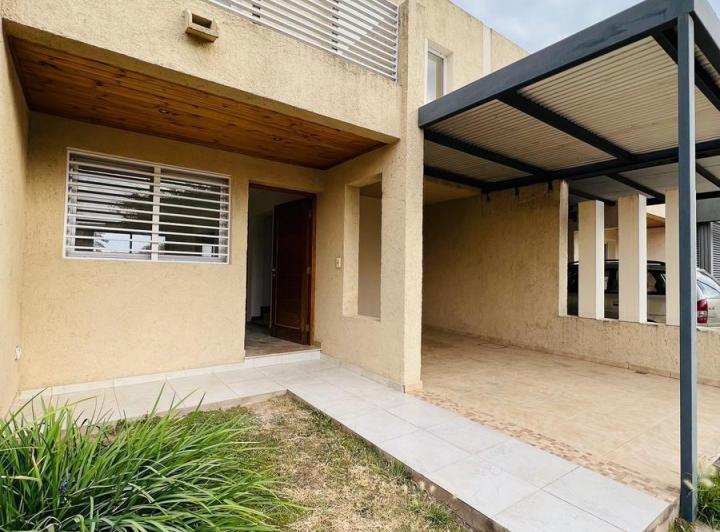 Duplex en Alquiler de 3 Dormitorios - Barrio La Catalina 1