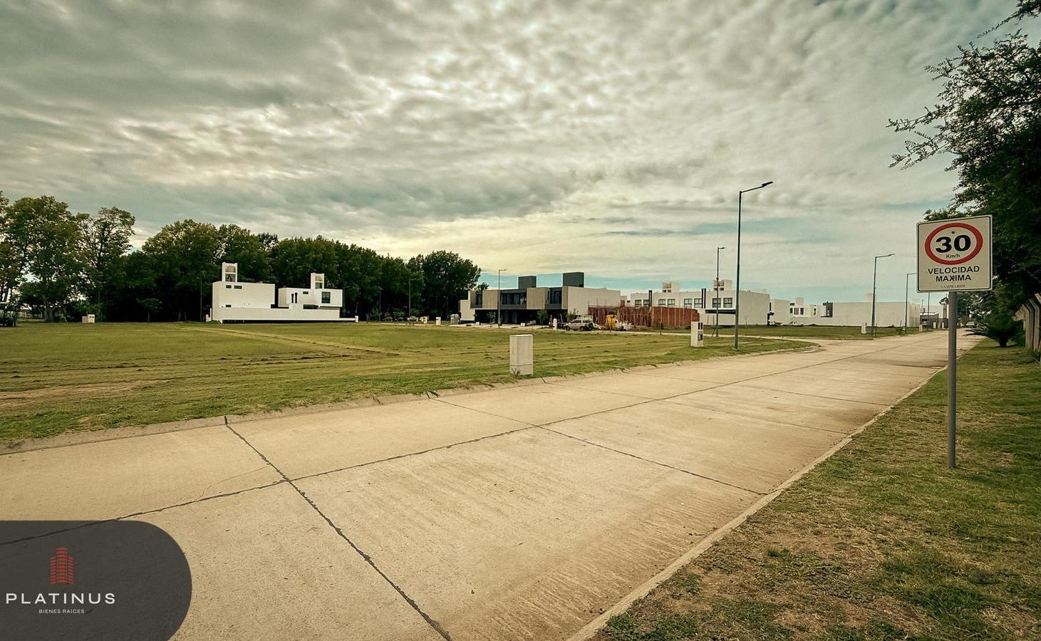 Lote Central en Venta de 360 m2 - Campo Chico