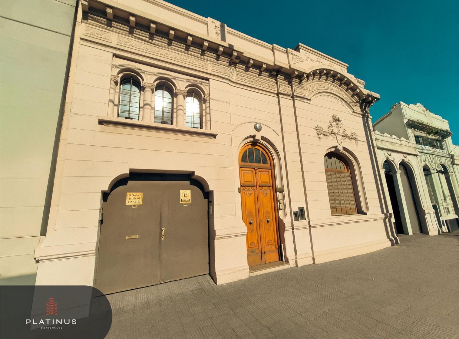 Casa en Venta, Apta para Local Comercial y Desarrollo de 276 m2 cubiertos  - Alta Córdoba