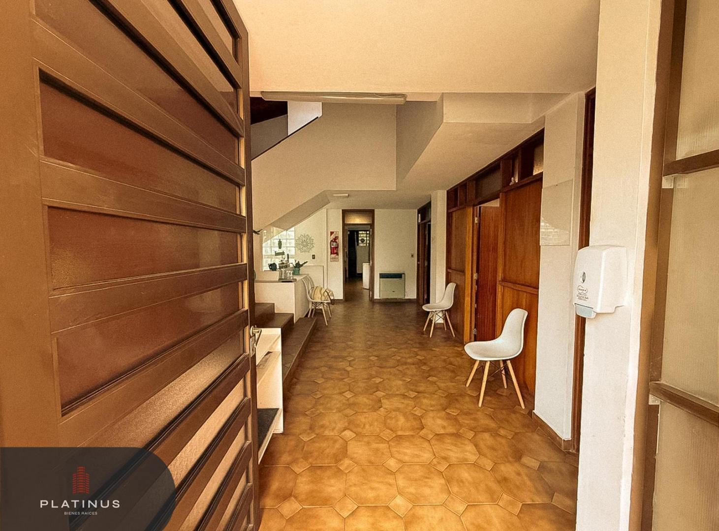 Foto de Casa en Venta de 5 Dormitorios, Apto Crédito - Barrio Jardín, imagen 4