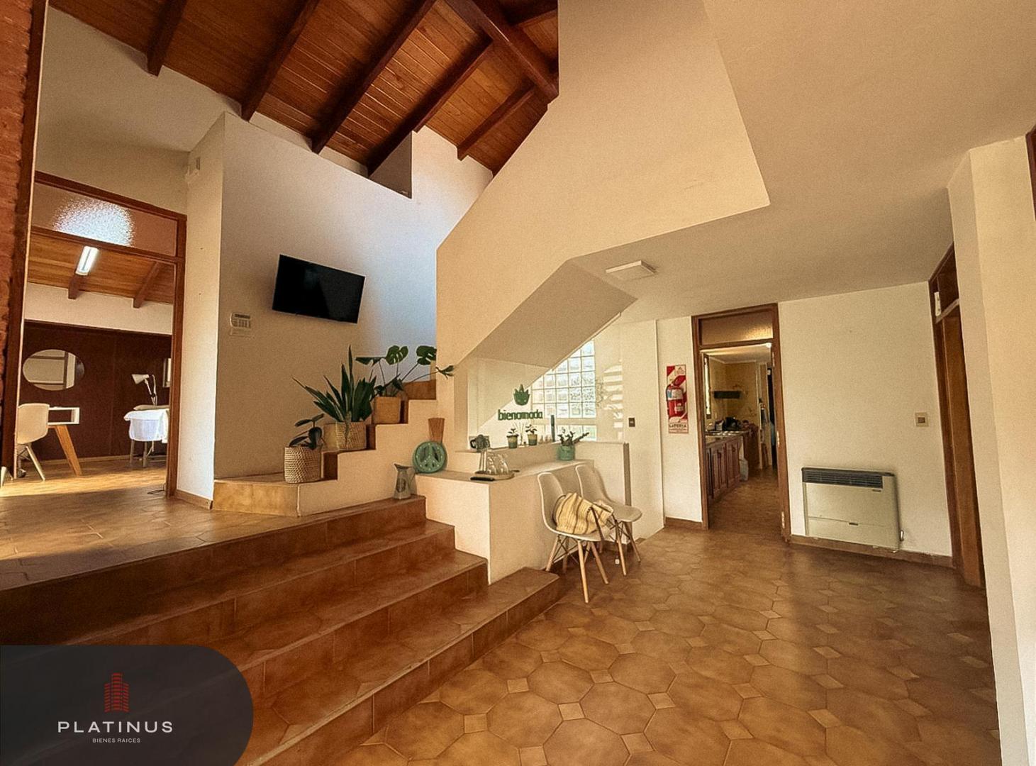 Casa en Venta de 5 Dormitorios, Apto Crédito - Barrio Jardín