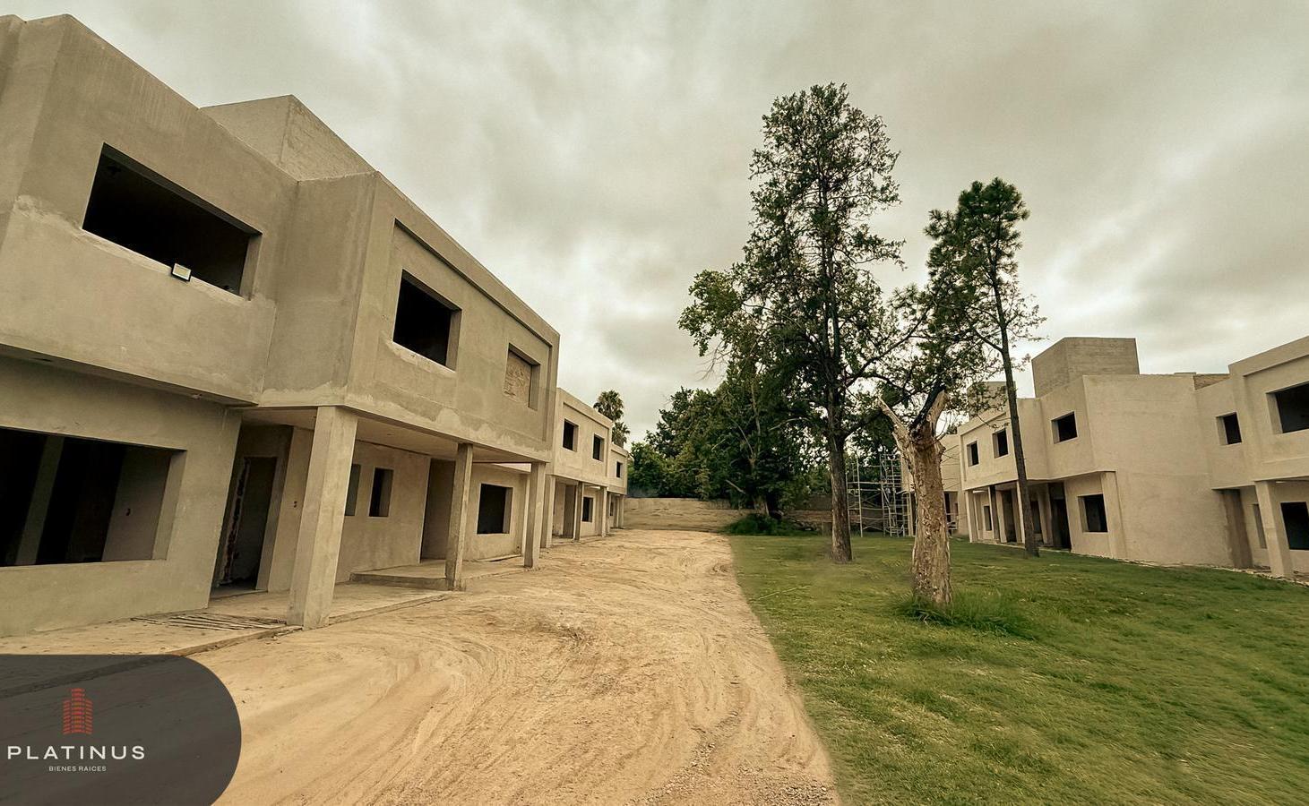 Duplex en Venta de 3 Dormitorios en Housing Cerrado - Argüello
