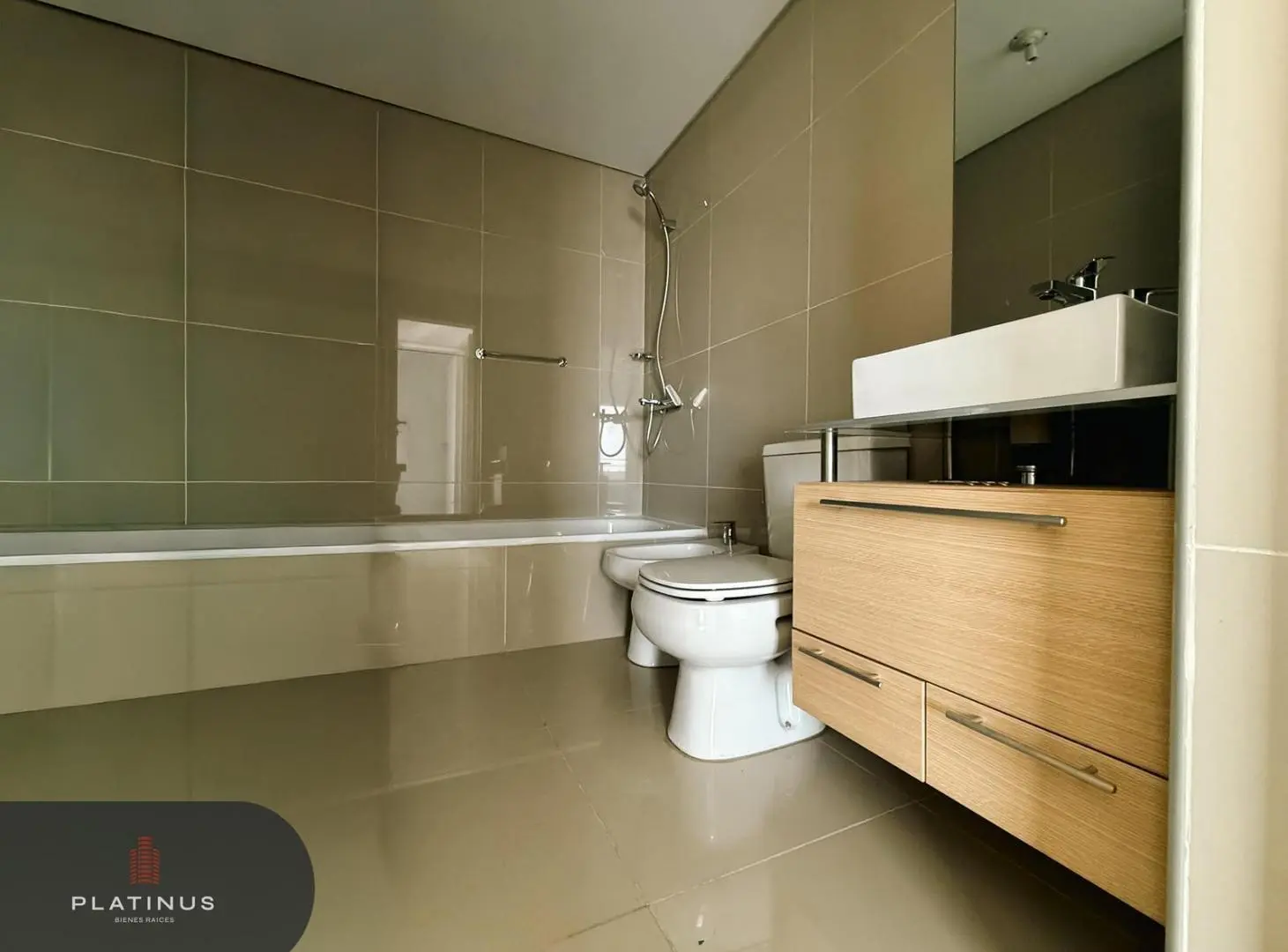 Departamento en Venta con Cochera de 2 Dormitorios - Fontana del Sur II 4