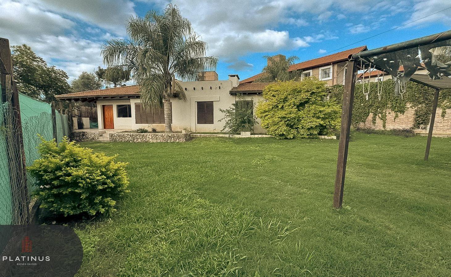 Casa en Alquiler de 3 Dormitorios con Cochera - Villa Belgrano