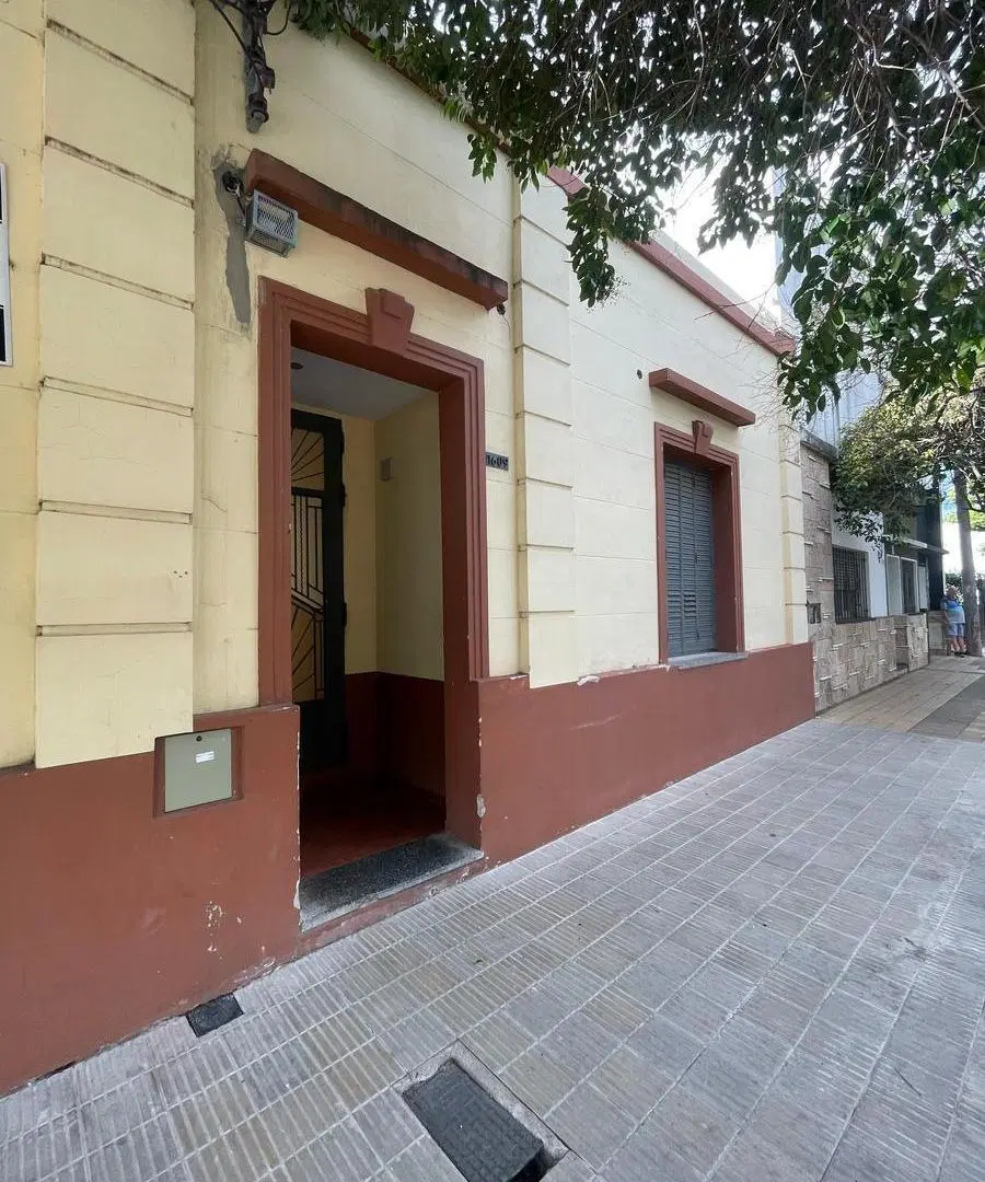 Departamento en Venta de 2 Dormitorios - Barrio Pueyrredón 3
