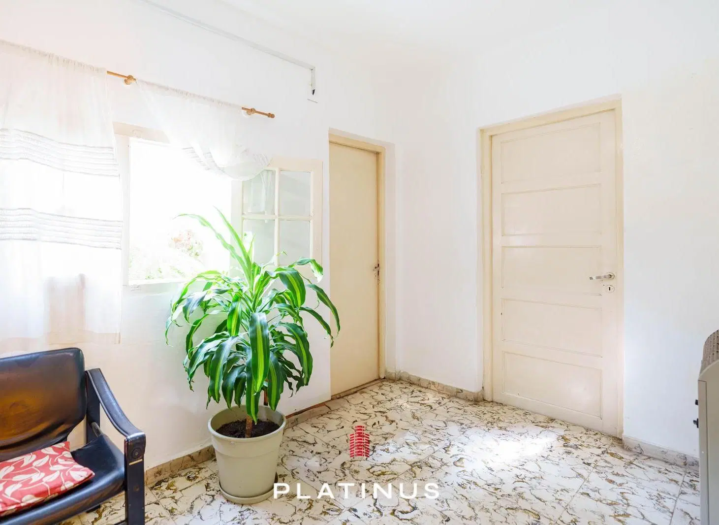 Casa en Venta de 4 Dormitorios con Escritura - Barrio San Martín 5
