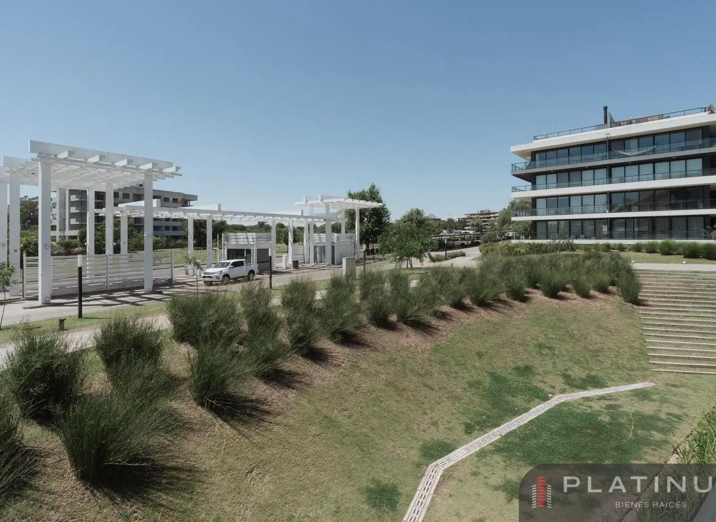 Departamento en Venta GreenPark de  3 Dormitorios con Cochera -  Barrio Valle Escondido 3